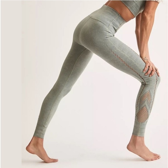 NWOT Free People High Rise Length Running Through My Mind Leggings! Size XS/S - Picture 3 of 9